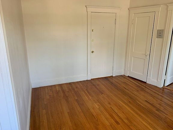 Building Photo - "Charming 1-Bedroom Retreat with Granite C...