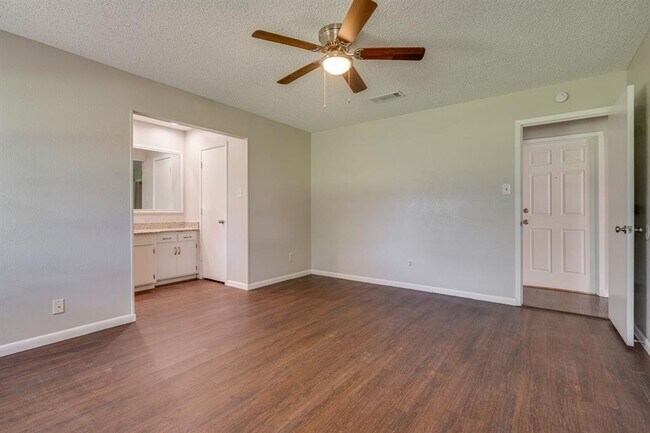 Building Photo - 2500 Quail Ridge Dr