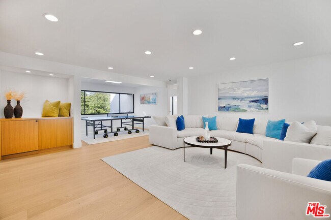 Building Photo - 30020 Morning View Dr