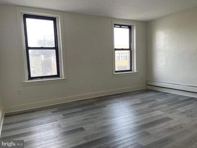 Building Photo - 270 S 52nd St