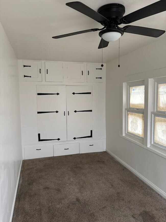 Building Photo - 2 bed 1 Bath in Oildale