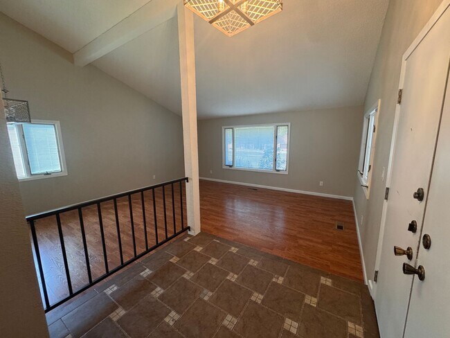 Building Photo - 4860 Lakeside Dr