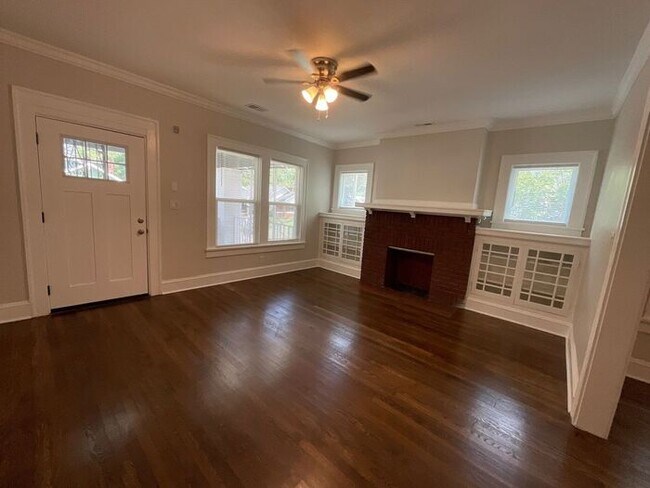 Building Photo - **Bright & Stylish 2 Bedroom Atlanta Home ...