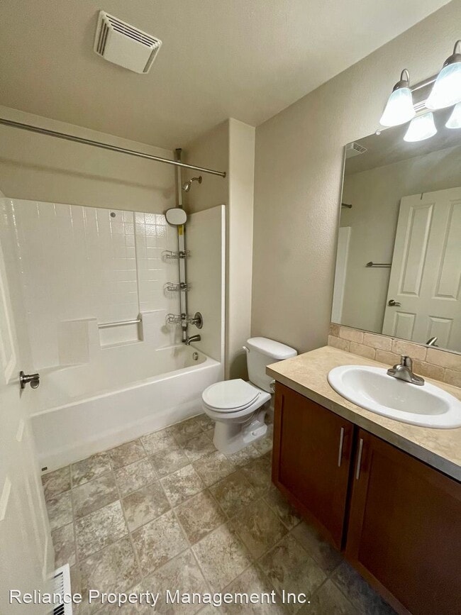 Building Photo - 3 br, 2.5 bath House - 10533 NE Summer Fal...