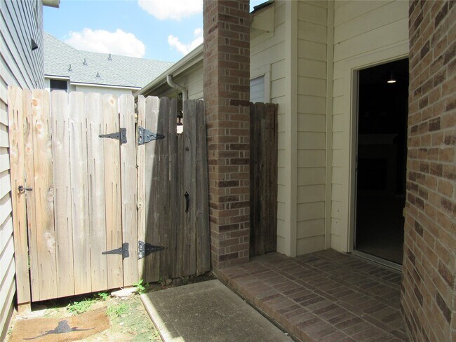 Building Photo - 13514 Villa Arbor Dr