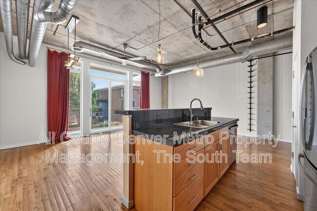 Building Photo - 3201 Shoshone St