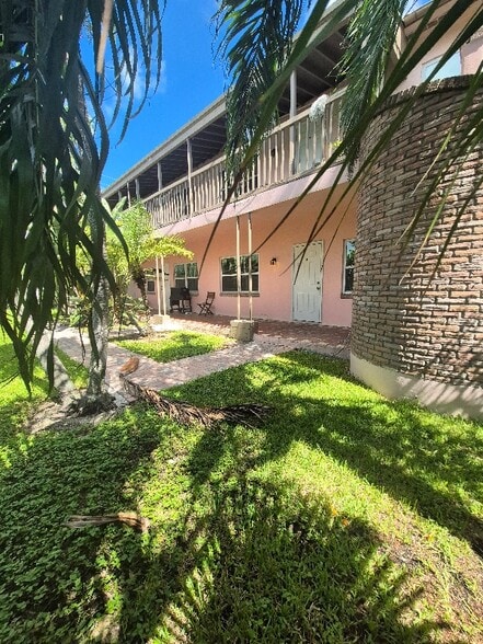 Building Photo - 3311 Broadway