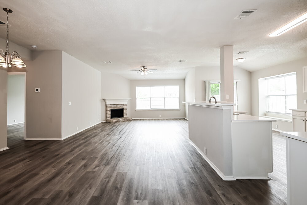 Building Photo - 6730 Meadowcrest Dr