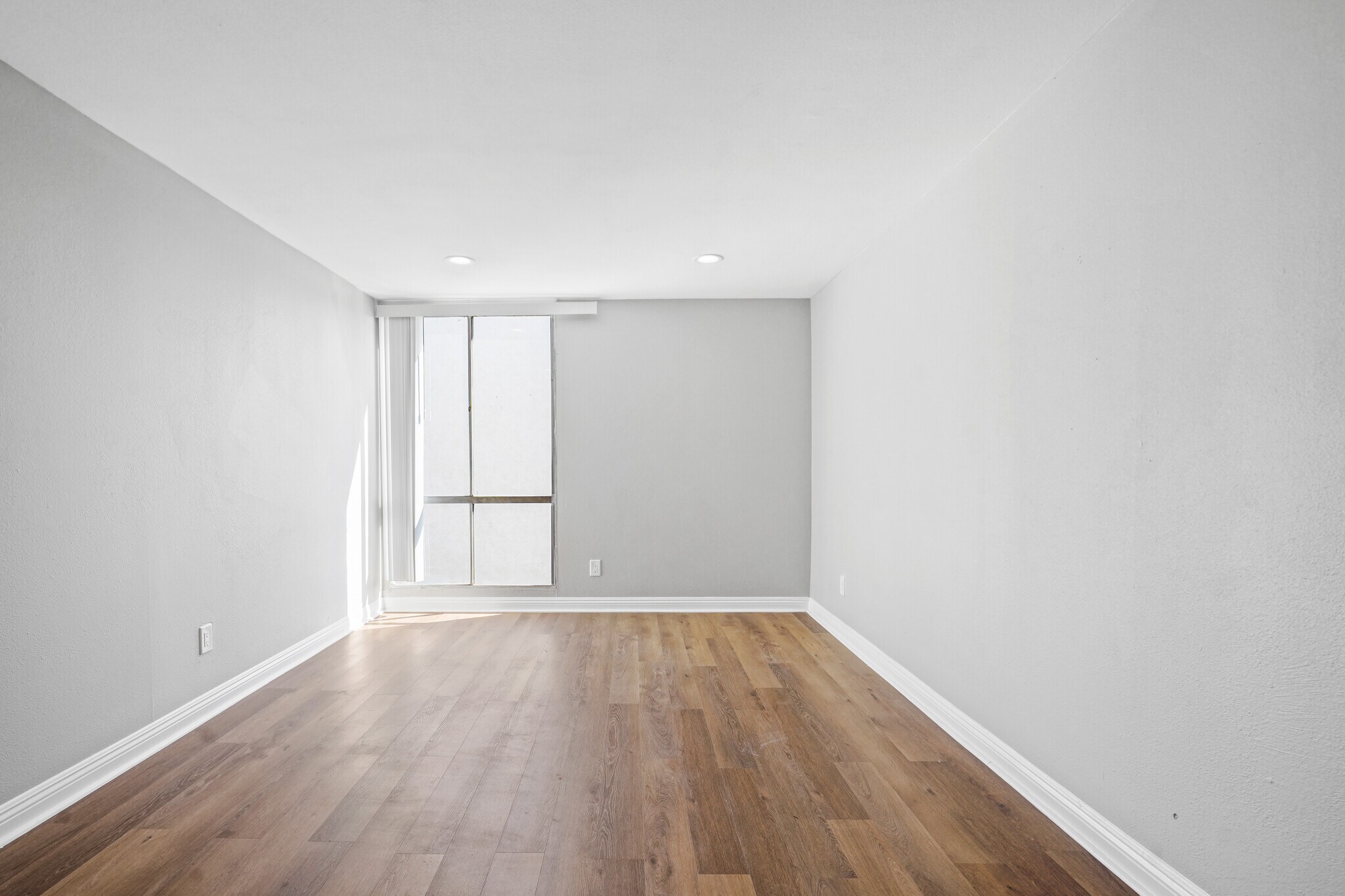 Building Photo - 8601 International Ave