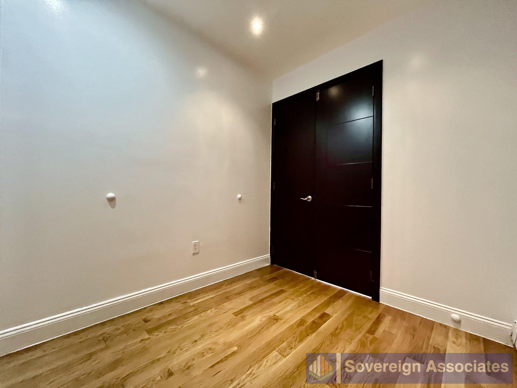 Building Photo - 109 W 105th St
