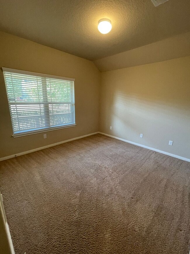 Building Photo - 4/2 in  a gated community in JOHNSON RANCH NORTH