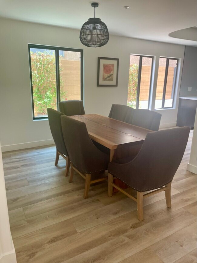 Building Photo - 162 Avenida Florencia