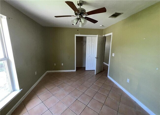 Building Photo - 8506 Valor Dr