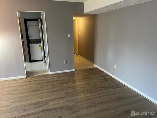 Building Photo - 915 Edison Glen Terrace