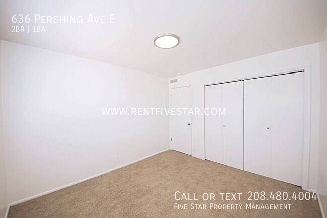 Building Photo - 2024 Remodeled Apartment, $100 Laundry Cre...