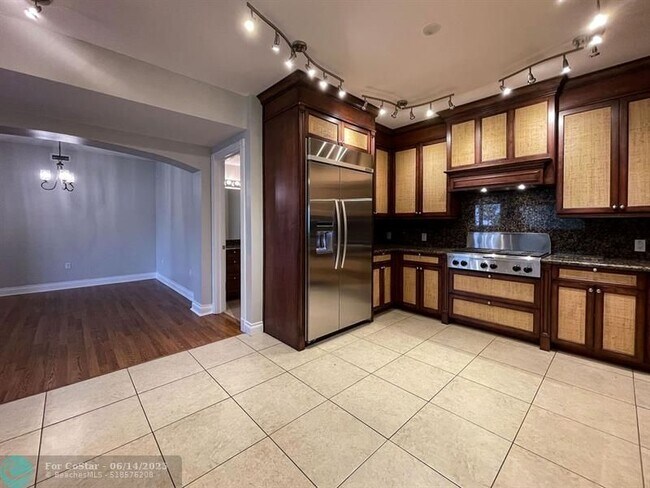 Building Photo - 4241 N Ocean Blvd