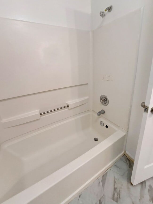 Building Photo - 3870 Gateview Pl