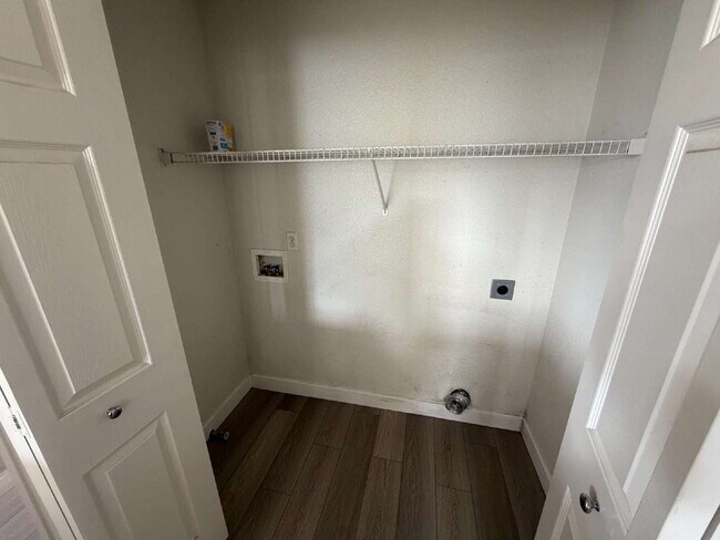 Building Photo - 3 Bedroom 2.5 Bathroom Home in Northwest Reno!