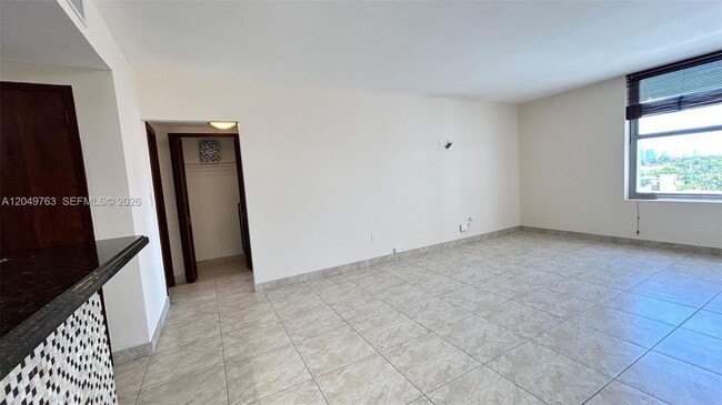Building Photo - 2899 Collins Ave