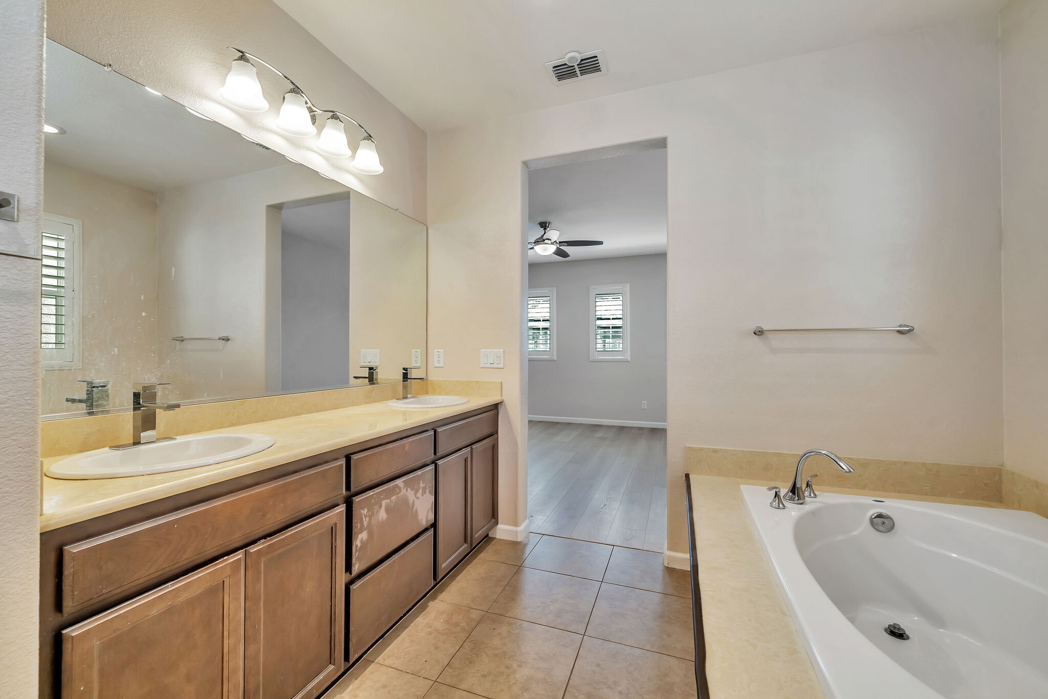 Building Photo - 3343 Vittoria Loop