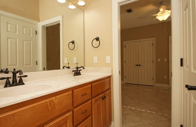 Building Photo - Swift Creek