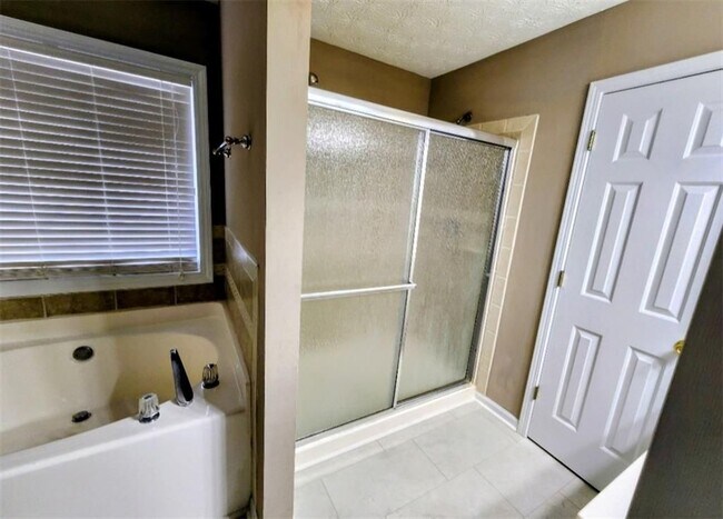 Building Photo - 3305 Goldmist Dr