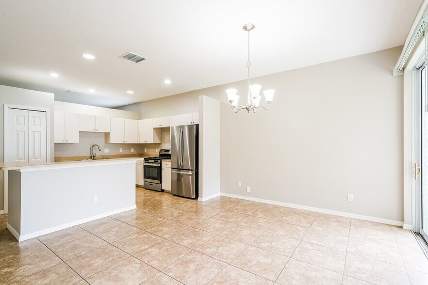 Building Photo - 2525 Deer Forest Dr