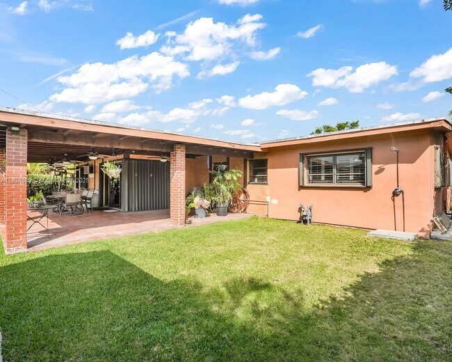 Building Photo - 9460 SW 53rd St