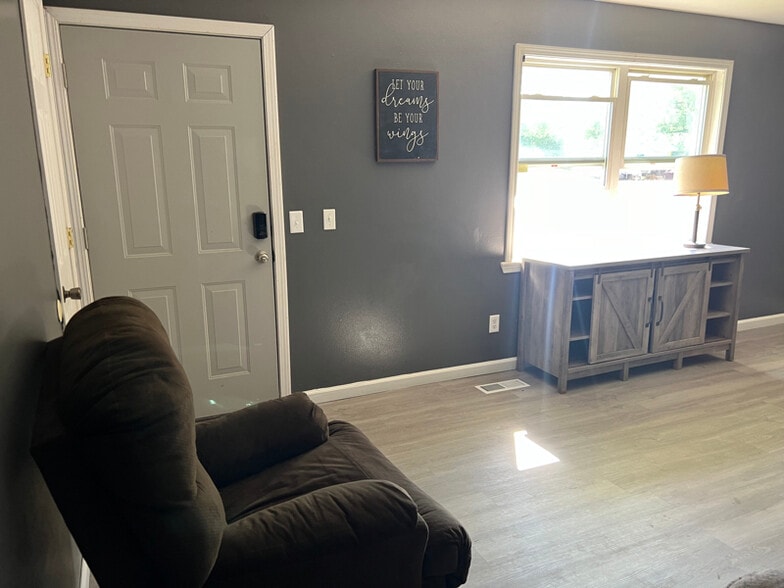 Building Photo - 171 Miller Ln