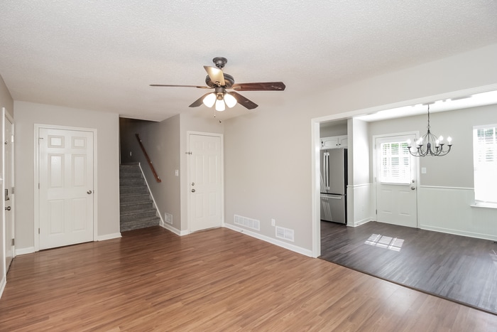 Building Photo - 661 Angela Dr