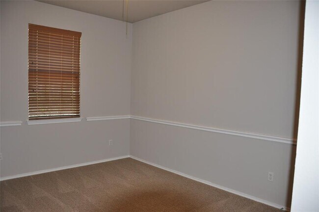 Building Photo - 507 Las Colinas Dr
