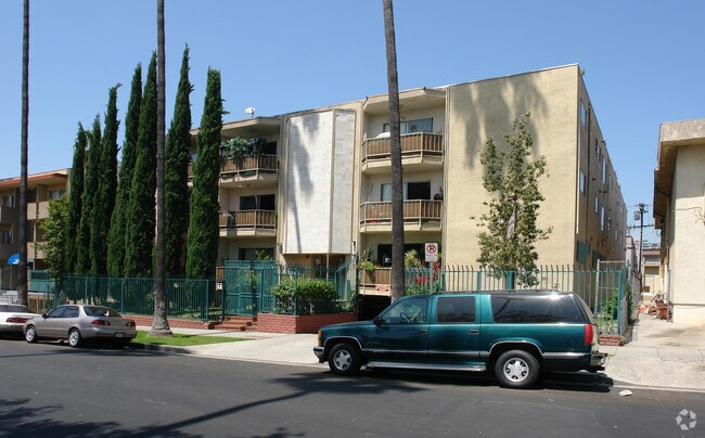 Building Photo - 3139 - 957 Menlo Ave.