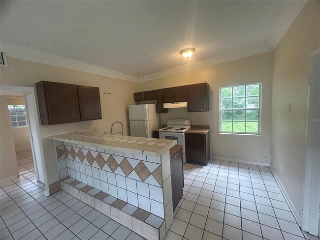 Building Photo - 127 Country Club Dr