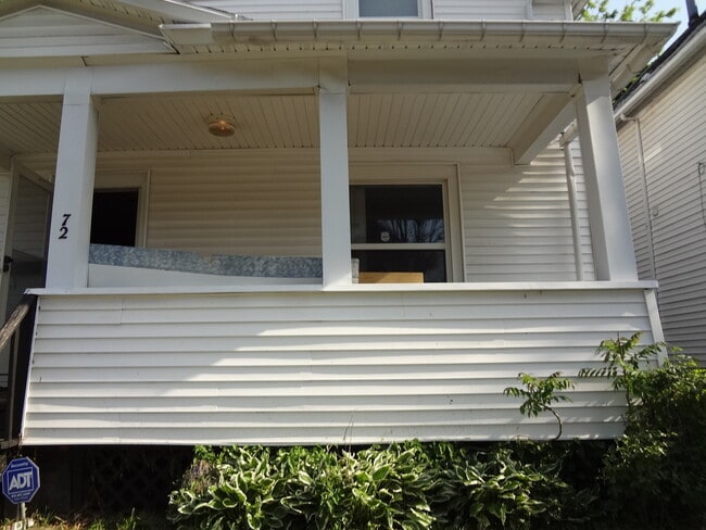 Building Photo - HUGE SINGLE FAMILY FOR RENT !!