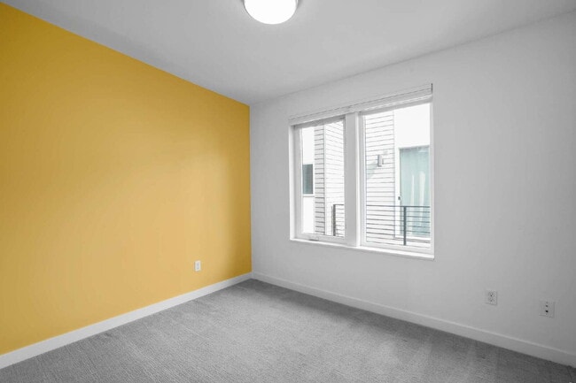 Building Photo - Modern Beacon Hill Townhouse Available for Rent!