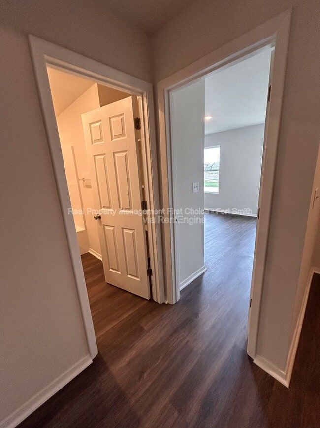 Building Photo - 10640 Cedar Wy