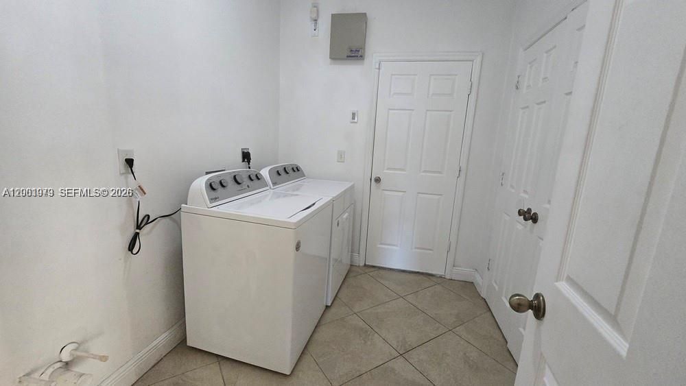 Building Photo - 1010 SW Dubuque Ave