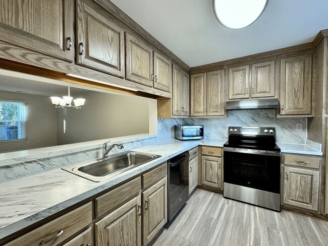 Building Photo - Like New & Ready NOW! 2 Primary Suites w/Private Baths! Reserved Parking, Community Pool & MUCH M...