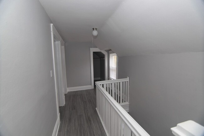 Building Photo - Charming 2BR Gem for Rent in Aledo, IL