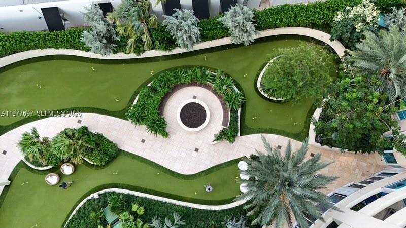 Building Photo - 300 S Pointe Dr