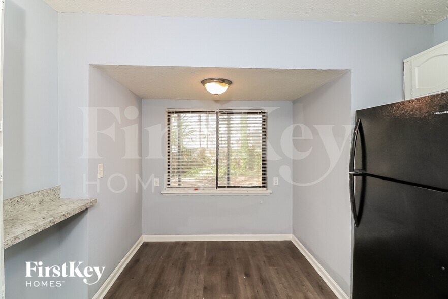 Building Photo - 1060 Forest Path