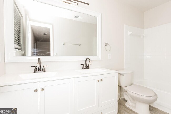 Building Photo - 115 Poplar Wy