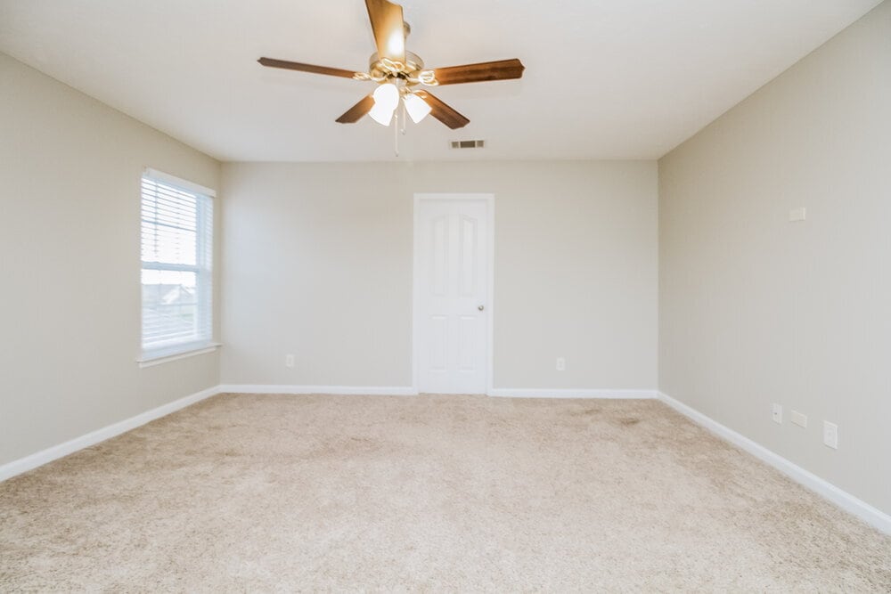 Building Photo - 132 Berele Shepsele Ln