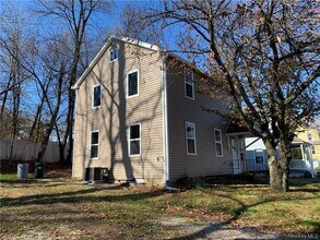 Building Photo - 9 Poplar St