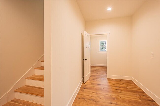 Building Photo - 635 Cane Creek Valley Rd