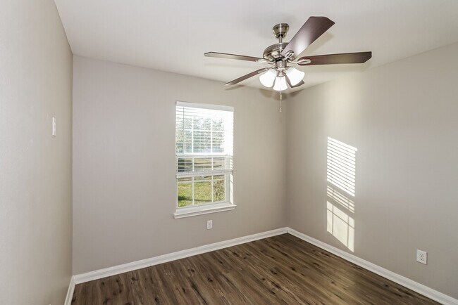 Building Photo - 2131 Golden Topaz Dr