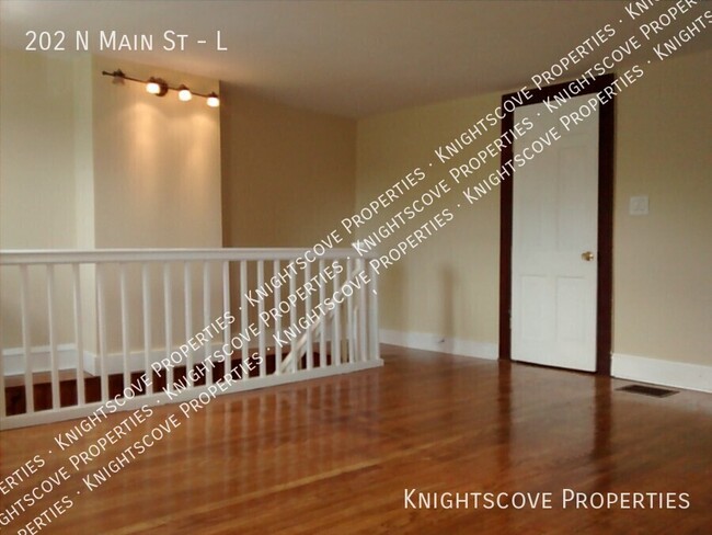 Building Photo - 2nd Floor Waterview...Very charming, new k...