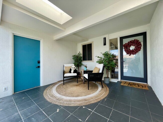 Building Photo - Gorgeous Mid century Modern home in San Carlos