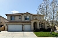Building Photo - Spacious 6 bedroom home