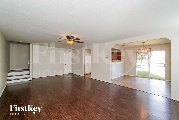 Building Photo - 9334 Maple Silver